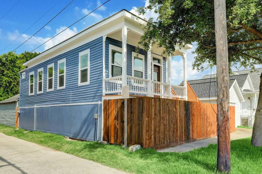 Renovated Beach Bungalow! Γκάλβεστον Εξωτερικό φωτογραφία